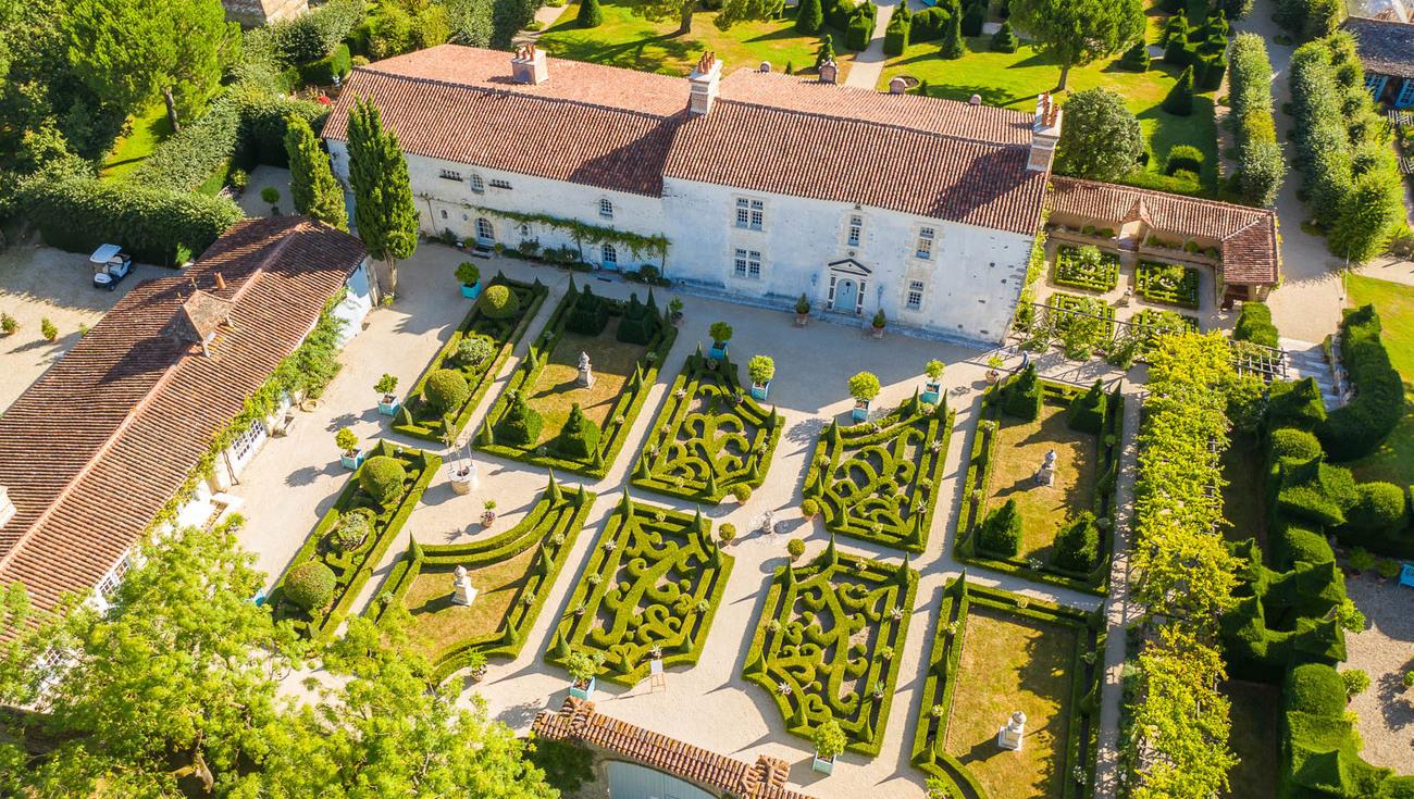 La Cour d'Honneur vue du ciel (© Julien Gazeau)